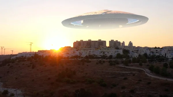 Rendering Ufo Fliegende Untertasse Nahe Der Stadt Bei Golden Hour — Stockfoto