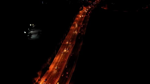 2020年10月 夜间空中交通繁忙的公路 无人驾驶飞机镜头 电话和耶路撒冷公路被击中 — 图库视频影像