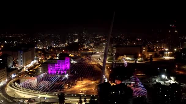 エルサレムコードブリッジ夜の空中ビュー主な入り口都市の光と交通 イスラエル — ストック動画