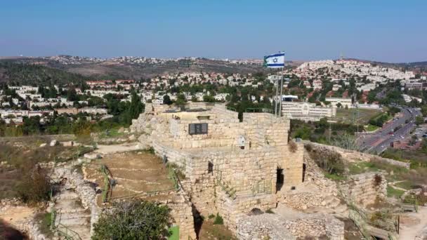 エルサレムの風景を持つ城国立公園 空中ビュー イスラエル独立戦争中にエルサレムに突破するための闘争のシンボル — ストック動画