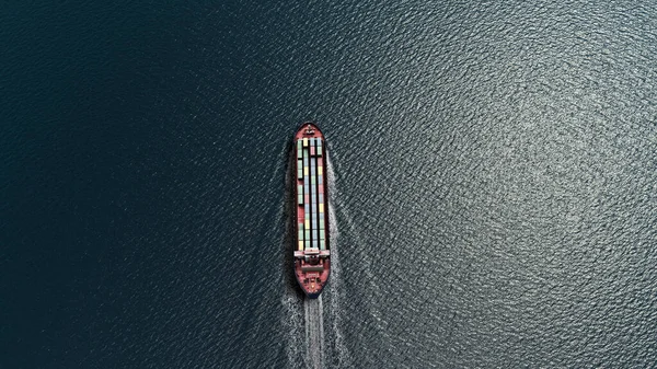 Αεροφωτογραφία Πλοίου Μεταφοράς Εμπορευματοκιβωτίων Εμπορευμάτων Εξαγωγής Από Λιμένα Του Ναυπηγείου — Φωτογραφία Αρχείου