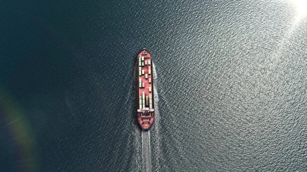 Konténereket Szállító Teherhajó Légi Felülnézete Áruk Kivitele Rakodóudvar Kikötőjéből Óceán — Stock Fotó