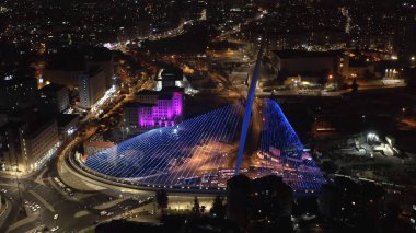 Kudüs Şehri Gece Hava Görüntüsü Akorları Köprü Gecesi Ana giriş trafiği ve Calatrava Köprüsü, Drone Manzarası