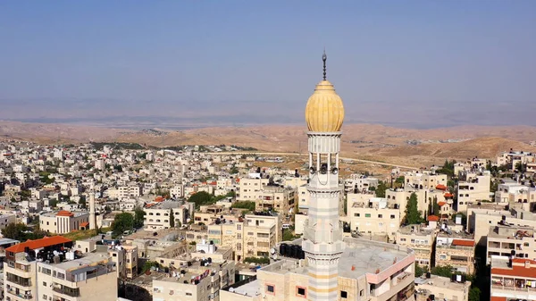 Мечеть Башня Минарет Спикерами Jerusalemкрасивые Кадры Дрона Иорданской Пустынной Горе — стоковое фото