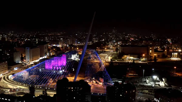 Kudüs Şehri Gece Hava Görüntüsü Akorları Köprü Gecesi Ana giriş trafiği ve Calatrava Köprüsü, Drone Manzarası