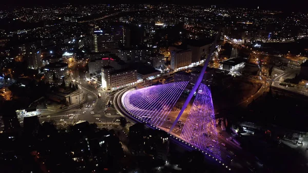 Kudüs Şehri Gece Hava Görüntüsü Akorları Köprü Gecesi Ana giriş trafiği ve Calatrava Köprüsü, Drone Manzarası
