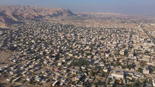Filistin bölgesindeki Jericho şehrinin hava manzarası ölü deniz kenti Jericho, Ürdün Vadisi, İsrail / Filistin 'den PanoramaDrone manzarası