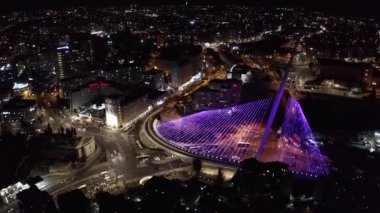 Kudüs Şehri Gece Hava Görüntüsü Akorları Köprü Gecesi Ana giriş trafiği ve Calatrava Köprüsü, Drone Manzarası
