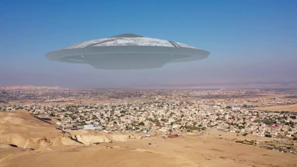 Alien Spaceship Ufo Hovering City Desert Aerial View Drone View — Stock Video