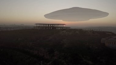 Uzaylı uzay gemisi Ufo gün batımında şehrin üzerinde süzülüyor. Hava görüntüsü, İsrail 'deki Kudüs şehri üzerinde görsel efekt unsuru, istila bilimkurgu konsepti.