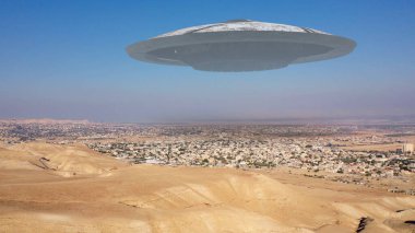 Uzaylı uzay gemisi Ufo çölde şehrin üzerinde uçuyor. Hava manzarası, Filistin 'deki Jericho şehrinde görsel efekt unsuru ile drone görüntüsü, istila bilim kurgu konsepti.