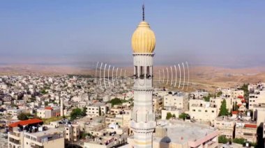 Cami kulesi minaresinden yayılan ses dalgaları, hava manzarası, Filistin bölgesindeki camide ses görüntüleme, Anata mülteci kampı