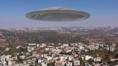 Uzaylı uzay gemisi Ufo Kudüs şehir-hava görüntüsü üzerinde süzülüyor, İHA görüntüsü Kudüs üzerinde Büyük Uçan Sacuer ile, görsel efekt unsuru, istila bilimkurgu konsepti