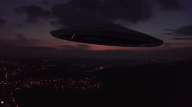 Büyük Uzaylı uzay gemisi Sacuer UFO silueti gün batımında şehrin üzerinde, İHA görüntüsü Kudüs üzerinde Büyük uçan Sacuer Gölge silueti, görsel efekt unsuru, istila bilim kurgu konsepti
