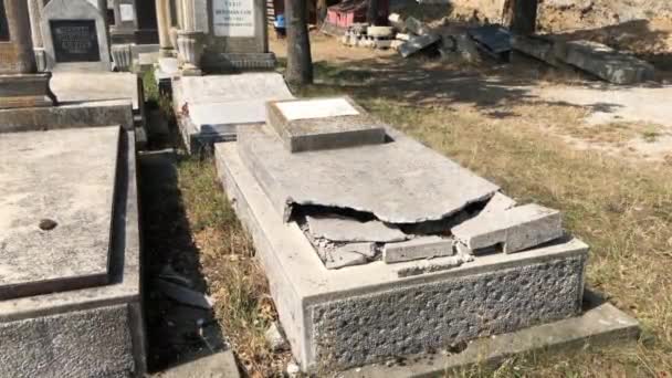 Broken Neglected Jewish Grave Romaniaunidentified Shot Cluj Napoca Romania 2020 — Stock video