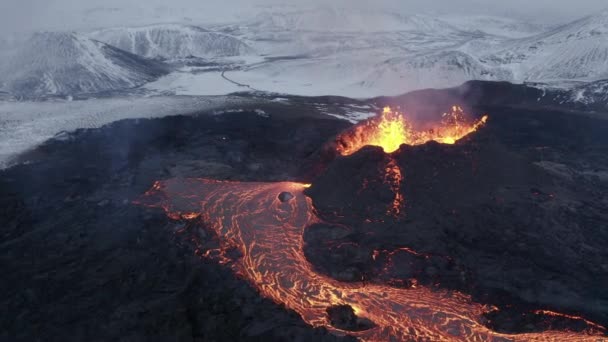 Flying Close Lava Eruption Volcano Snowy Mountains4K Drone Shot Iceland — Αρχείο Βίντεο