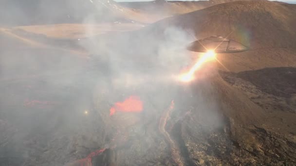 Soucoupe Volante Envoyant Faisceau Dans Volcan Actif Vue Aérienne Images — Video