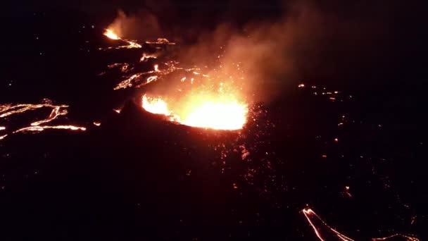 Vista Nocturna Sobre Volcán Erupción Lava Monte Fagradalsfjall Islandia4K Foto — Vídeos de Stock