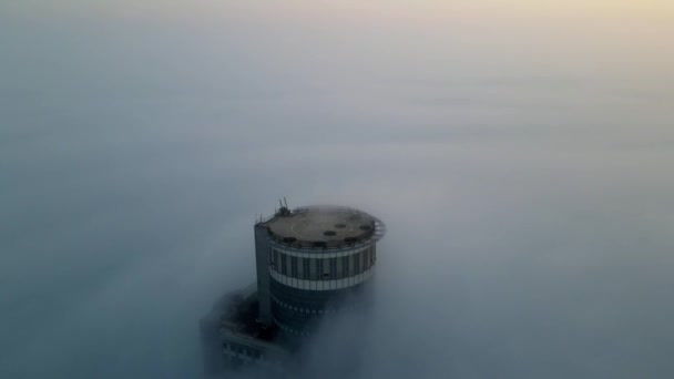 Drapacze Chmur Wznoszące Się Nad Chmurami Aerial Tel Awiw Izraeldrone — Wideo stockowe