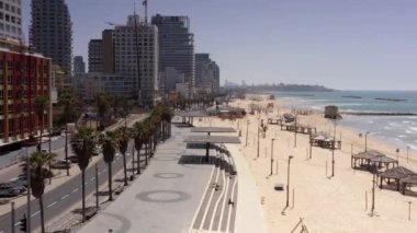 Tel Aviv Plajı ve oteller Havacılık Kumsalı kapatıldı, İHA görüntüsü tel aviv, İsrail, 20 Ekim 2020
