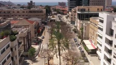 Tel Aviv şehir yolu, deniz ve caddeler, tel aviv İsrail 'den Aerialdrone manzaralı, Nisan 2020