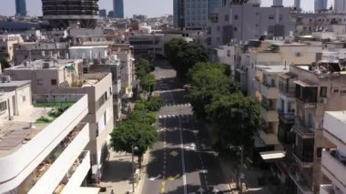 Tel Aviv Şehri yolları ve caddeleri ve trafiği görüyor, insansız hava aracı görüntüsü Tel haviv, İsrail, 20 Ekim 2020