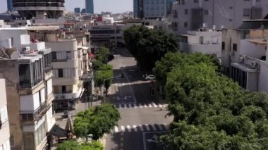 Tel Aviv Şehri yolları ve caddeleri ve trafiği görüyor, insansız hava aracı görüntüsü Tel haviv, İsrail, 20 Ekim 2020