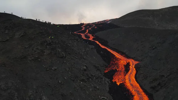 Извержение Вулкана Лавы Снежными Горами Вид Воздуха Горячая Лава Магма — стоковое фото