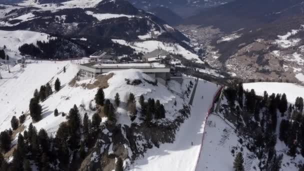 Vue Aérienne Des Personnes Ski Snowboard Sur Colline Station Ski — Video