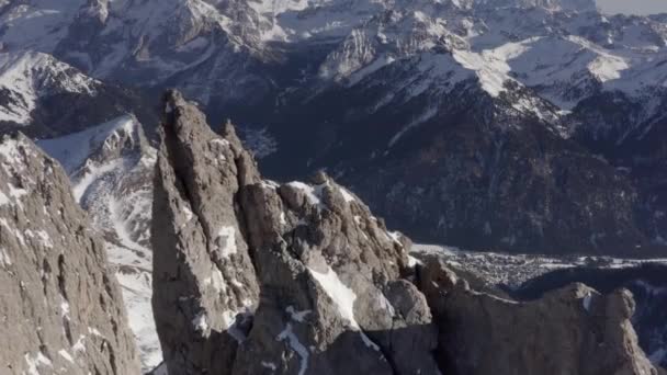 Vuelo Aéreo Adove Impresionantes Alpes Acantilados Picos Alta Montaña Acantilados — Vídeo de stock