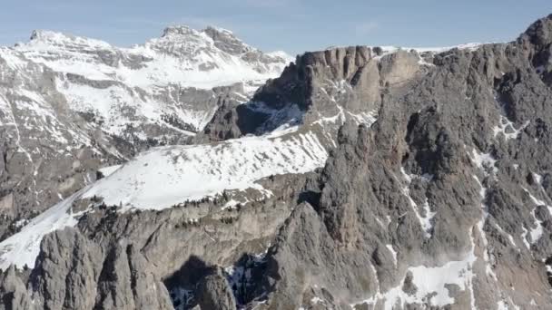 Vuelo Aéreo Adove Impresionantes Alpes Acantilados Picos Alta Montaña Acantilados — Vídeo de stock