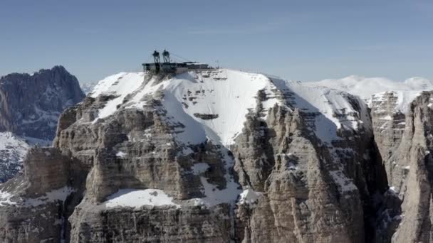 Alp Dağları Nın Tepesindeki Teleferik Istasyonu Dolomitler Alp Dağları Ndan — Stok video