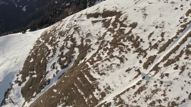 Funicular Sedačková Lanovka Vleky Lyžařů Snowboardistů Alpy Hory Aerialpohled Shora — Stock video