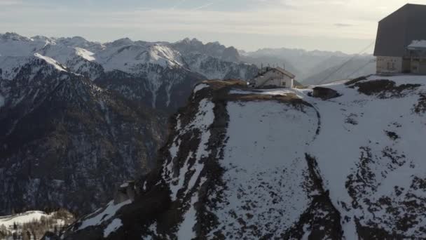 Alp Dağları Nın Tepesindeki Teleferik Istasyonu Dolomitler Alp Dağları Ndan — Stok video