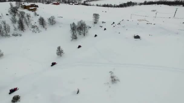 Expedição Condução Motos Neve Lapônia Visão Aérea Vista Drone Turistas — Vídeo de Stock