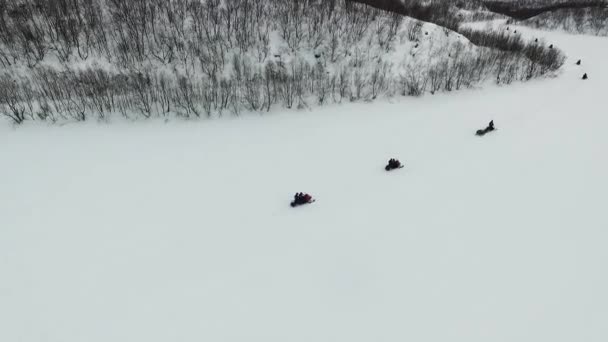 Expedição Condução Motos Neve Lapônia Visão Aérea Vista Drone Turistas — Vídeo de Stock