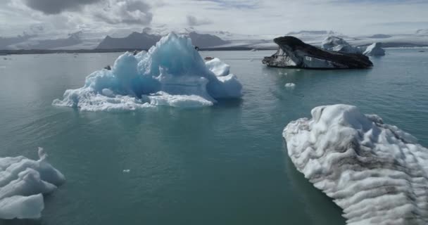 Letecký Pohled Ledovcové Laguny Islandu Tající Ledovce Zasněženými Horami Koncepce — Stock video