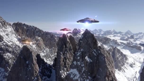 Dischi Volanti Ufo Librarsi Sopra Alpi Picco Aerialalien Invasione Concetto — Video Stock