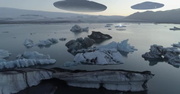 Летающие Тарелки Нло Над Антарктидой Замороженные Пейзажи Воздушные Беспилотные Летательные — стоковое видео