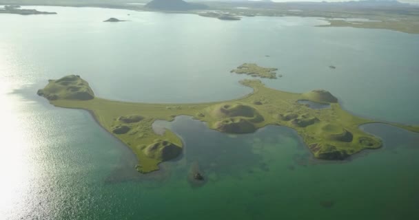 Летающие Тарелки Пролетают Над Вулканическим Ландшафтным Морем Вид Воздуха Исландского — стоковое видео