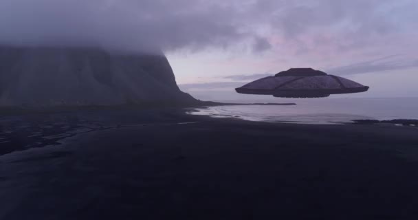 Ufo Flying Saucer Vicino Alla Spiaggia Con Nebbia Veduta Aerea — Video Stock