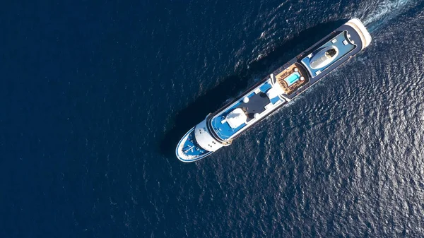 Nagy Sétahajó Vitorlázás Nyugodt Vízben Légi Kilátás Drone Kilátás Földközi — Stock Fotó