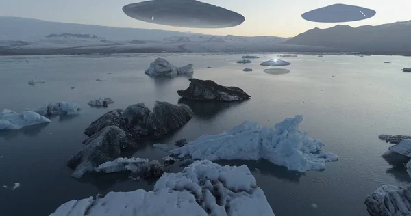 Ufo Platillo Volador Sobre Antártida Paisaje Congelado Vista Aérea Drones —  Fotos de Stock