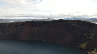Ljtipollur Kayalıkları üzerindeki hava manzarası, İzlanda 'dan 4K, Eylül 2021