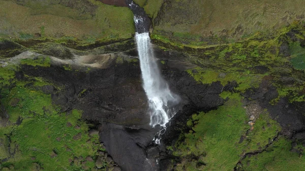 Вид Воздуха Большой Водопад Исландии Снимок Зеленых Гор Больших Водопадов — стоковое фото