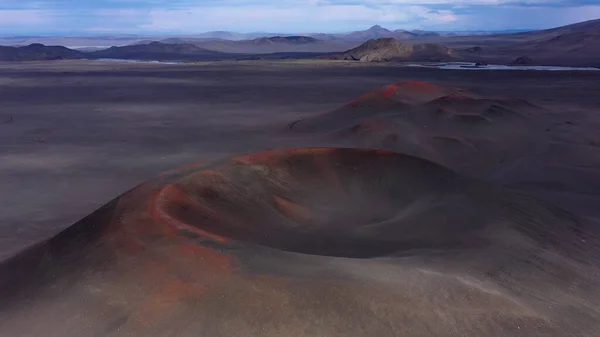 Ijsland Hoogland Vulkanische Kraters Met Rood Gras Luchtzicht4K Drone Schot — Stockfoto