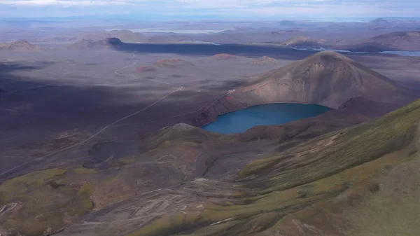 2021年9月アイスランドの高地から撮影された南ハイランド4KドローンのBlhylur上の空中ビュー — ストック写真