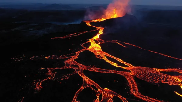 Luchtfoto Vulkaanuitbarsting Nachtzicht Mount Fagradalsfjall4K Drone Shot Van Lavastroom Uit — Stockfoto