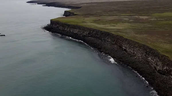 Vista Aérea Sobre Los Acantilados Krsuvkurberg Islandia Disparo Drone Desde — Foto de Stock