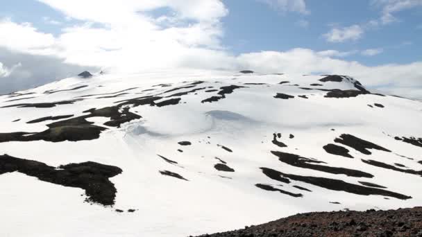 Ισλανδία χιονισμένο βουνό τοπίο — Αρχείο Βίντεο